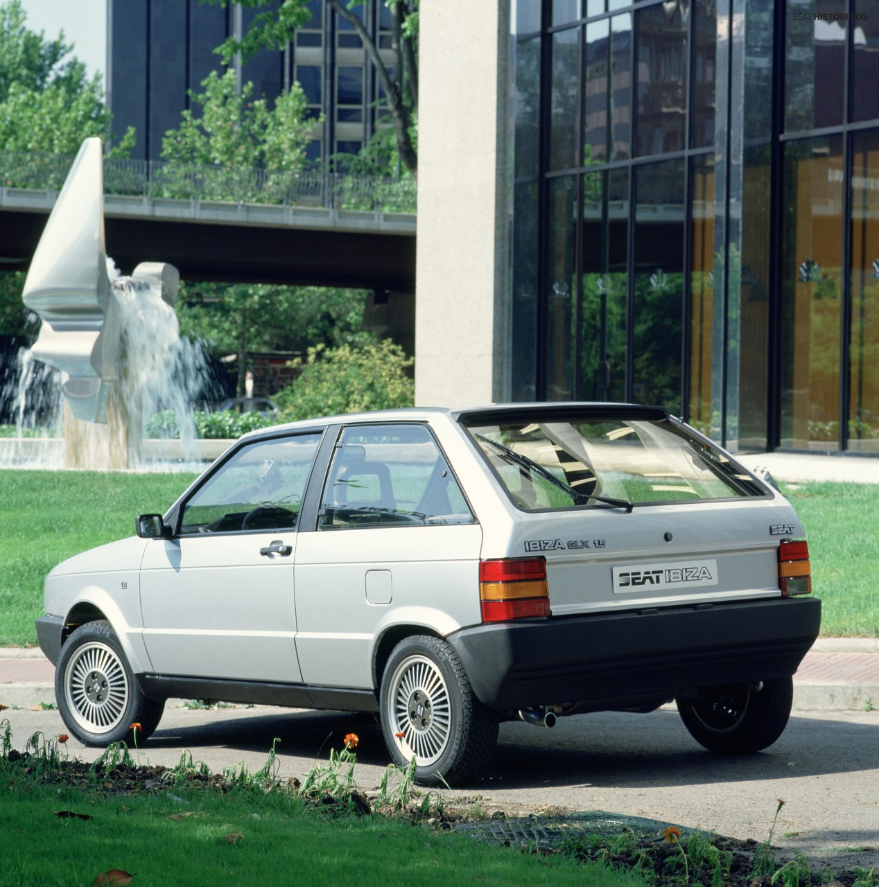 Der SEAT Ibiza I war das erste eigenständig entwickelte Modell der Spanier – und ebnete den Weg für eine intensivere Zusammenarbeit mit Volkswagen